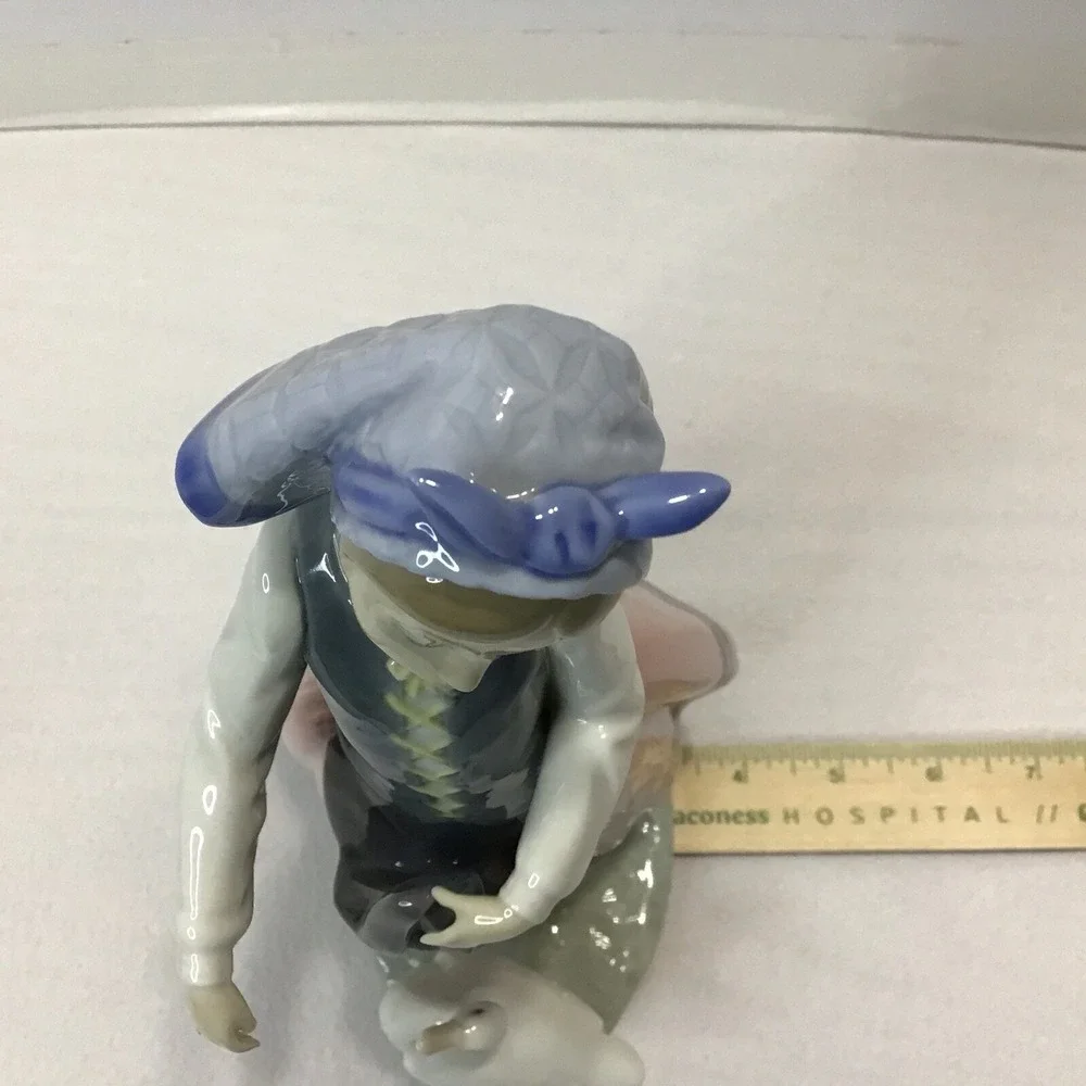 LLADRO Retired Porcelain Josefa‎ Feeding Duck Number 5201 Pink Gray Blue READ